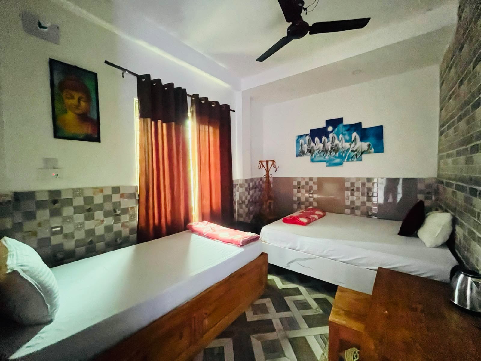 Queen bed n singlebed with bathroom